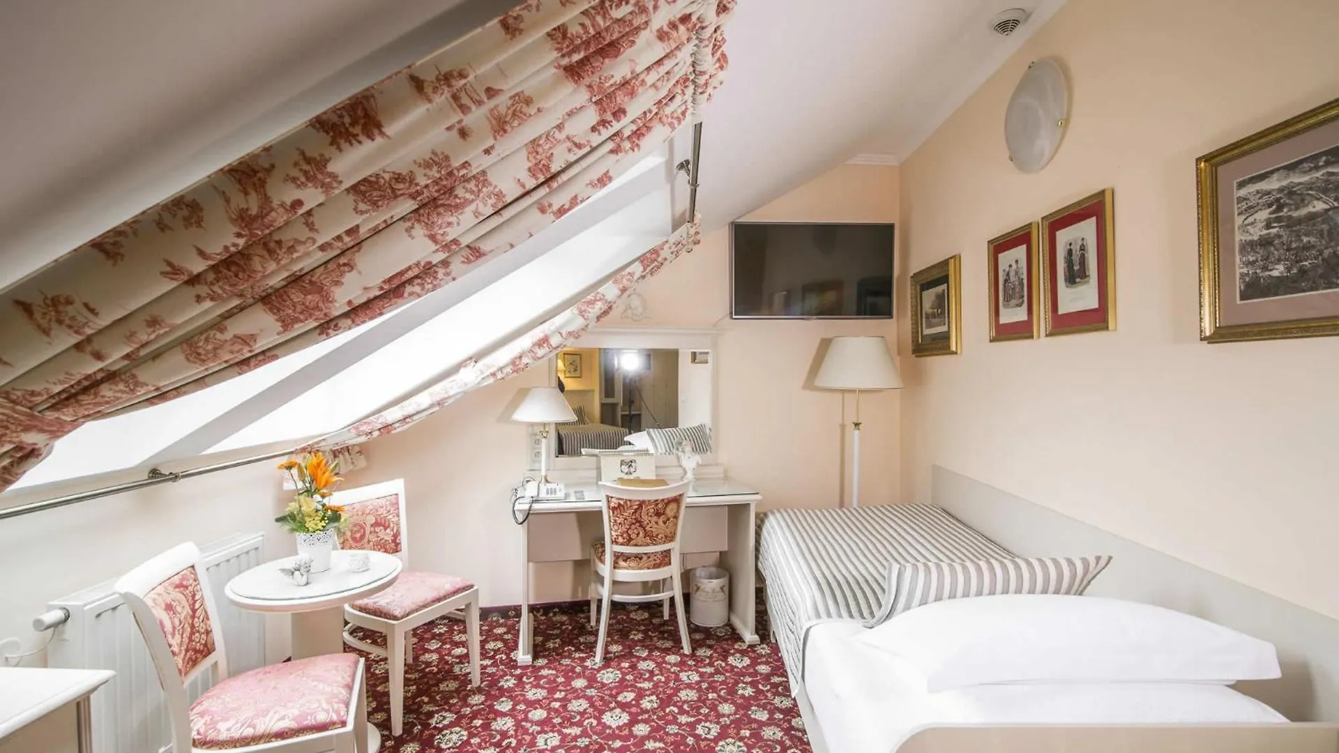 Karlsbad Grande Madonna Hotell 4*, Karlovy Vary